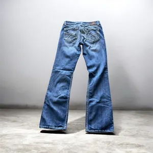 🌟 BKE “Kate” Distressed Bootcut Jeans – Size 27R 🌟 Trendy and comfortable BKE Kate jeans in a flattering bootcut fit! These jeans feature stylish distressed knee details, light fading, and signature stitched back pockets for that perfect everyday look. ✨ Details: • Brand: BKE Kate • Size: 27 Regular • Bootcut style • Distressed/ripped knees • Medium wash denim • Great pre-owned condition with lots of life left Perfect with boots, sneakers, or a cute casual top! thumbnail 2