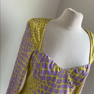 SHEIN Animal Print Top Womens Sz Large Yellow Purple Stretch Sweetheart Neck thumbnail 2
