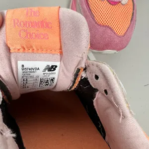 New Balance 57/40 Suede Valentines Day Sneakers Size 6.5 thumbnail 4
