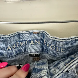 American Eagle Curvy 90's Straight Distressed Light Blue Jeans Size 6 thumbnail 3