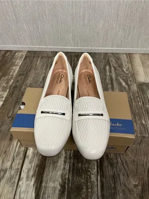 Clarks Off White Leather Loafer with Silver Trim Size 8 thumbnail 7