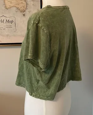 💚😍 Cutest Green Acid Wash Flowy Urban Outfitters Short Sleeve Crop Top thumbnail 3