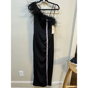 Mac Duggal 68456 Black One Shoulder Feather Trim Gown Size 6 Maxi Dress thumbnail 4