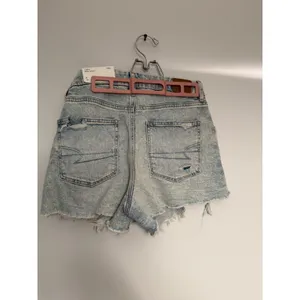 American Eagle Curvy Mom Shorts Womens 6 Light Wash Distressed‎ Super High Rise thumbnail 2