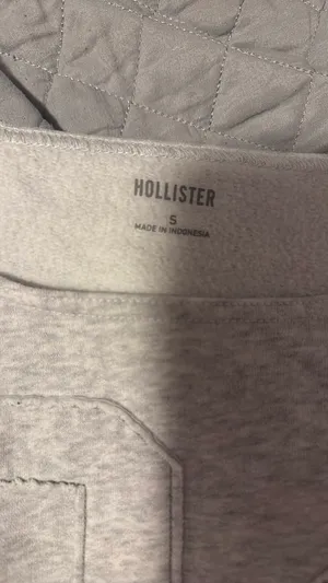 Hollister Off-The-Shoulder Top thumbnail 2