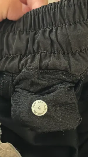 Lululemon Shorts Hotty Hot 2.5" Low-Rise thumbnail 3