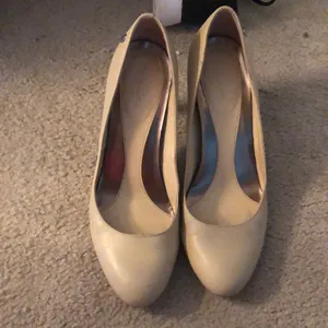 Calvin Klein nude pumps thumbnail 2