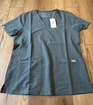 Figs scrub top  thumbnail 1