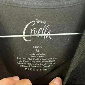 Disney‎ Cruella Long Sleeve Crewneck Shirt Womens Size Medium Black thumbnail 8