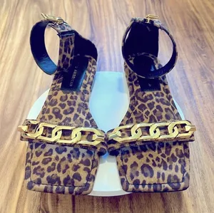 Good American Leopard Print Ankle Strap Chain Sandals 7.5 NWT thumbnail 1