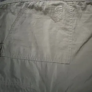 The North Face Hiking Shorts‎ Womens 12 Khaki Nylon Lightweight Utility Pockets thumbnail 3