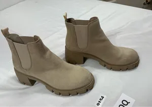 Womans Excellent Steve Madden Howler Pullon Ankle Boots Size 7.5 Beige thumbnail 1
