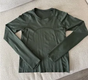 Lululemon Swiftly Tech Long Sleeve 2.0 Race Length thumbnail 1
