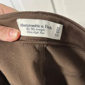 Abercrombie Dark Brown Ultra high Rise Brown 90s straight leg 16 short thumbnail 5