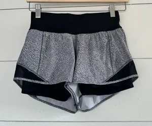 Lululemon Women’s 4 Hotty Hot Short Naked Fractal Alpine Athleisure Athletic thumbnail 1