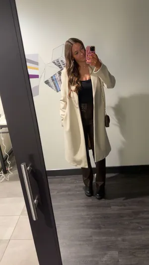 Abercrombie 90s Leather Pants Straight Ultra High-Rise thumbnail 3