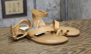 Universal Thread Womens Sol Toe Loop Ankle Strap Sandals 92609426 Tan Brown 6M thumbnail 1
