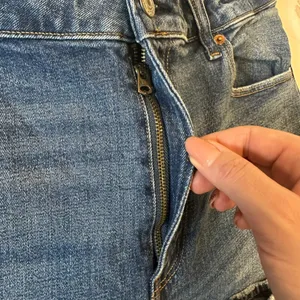 Abercrombie & Fitch Size 32/14 The Mom Hi Rise Curve Love‎ Distressed Denim Jeans thumbnail 14