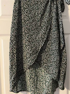 Tie-Waist Floral High-Low Skirt in Dark Green thumbnail 4