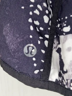 Lululemon Hotty Hot Short 4” thumbnail 2