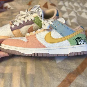 Nike shoes thumbnail 2