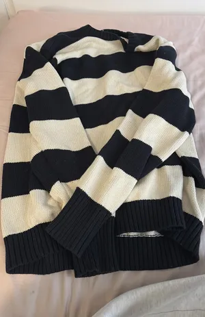 Brandy Melville Sweater thumbnail 1