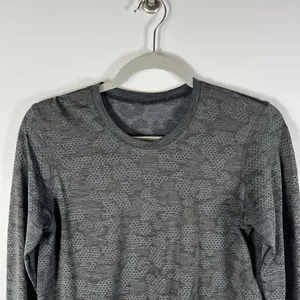 Lululemon Gray camo Breeze By Long Sleeve Women’s Size Medium Athletic Running‎ thumbnail 2