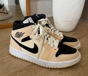 Nike Air Jordan Mid Women’s thumbnail 1