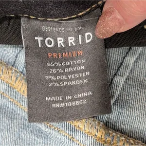 Torrid Bombshell Skinny‎ Jeans Plus 14 14R Ripped Distressed Stretch Denim Pants thumbnail 4