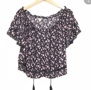 American Eagle on or off shoulder lace detail floral top size large thumbnail 1