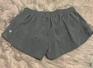 Lululemon Hotty Hot Short 2.5” thumbnail 3