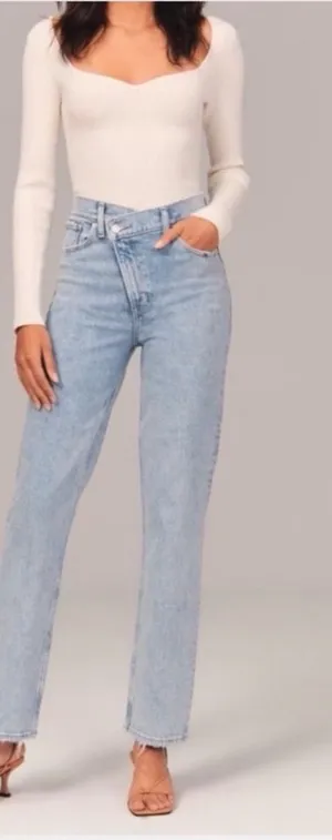 Abercrombie Curve Love 90s Straight Ultra High Rise Jeans 28 6L thumbnail 1