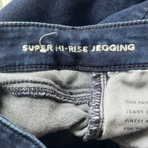 American Eagle Dark Wash Indigo Super High Rise Jegging Super Stretch Size 2 Reg thumbnail 4