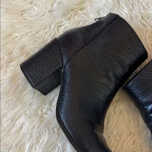Steve Madden Julianne Black Crocodile Boots thumbnail 6
