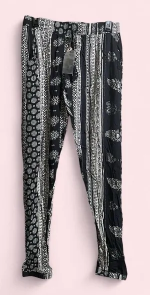Black and White Patterned Pants Size L thumbnail 1