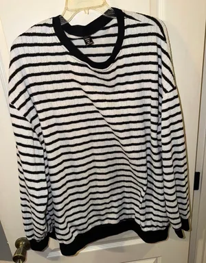 Sweater thumbnail 1
