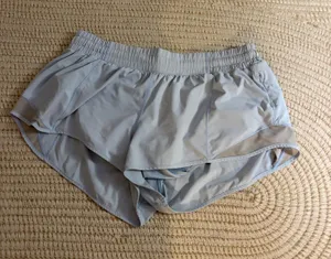 Lululemon gotta hot shorts 2.5” thumbnail 1
