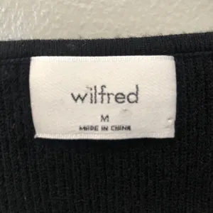 Aritzia Wilfred Free Black Ribber Knit Long Sleeve Crop Women Sweater Top Size M thumbnail 9