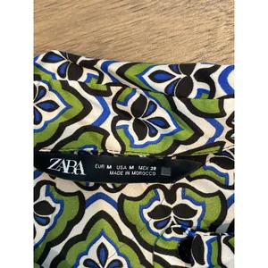 Zara Satin Button Up Top Size M Green Abstract Boho Desi Print thumbnail 6