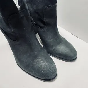 Vince Camuto Feina Bootie Womens Pull On Leather Heel Ankle Boots Black Size 8.5 thumbnail 2