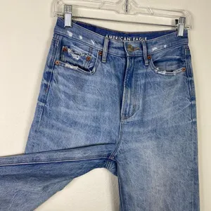 American Eagle Vintage Light Wash Distressed Denim Baggy Jeans Size 0 thumbnail 3