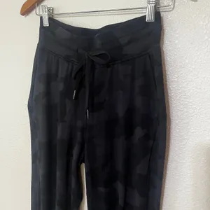 Lululemon Ready to Rulu High-Rise Jogger WOMENS 4 in Heritage 365 Camo Deep Coal thumbnail 4
