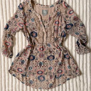 Maeve Anthropologie Stillwater Boho Henley Blouse 6 Floral Crochet Lace Top thumbnail 9