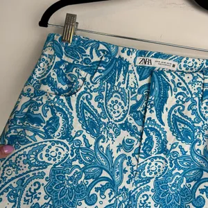 NWOT ZARA Linen Blend Trouser Pants Sz 6 Kick Flare Hem Blue Paisley Print thumbnail 6