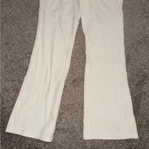Old Navy Cream Wide Leg Women's Pants thumbnail 3