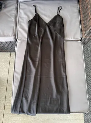 Black satin midi dress thumbnail 4