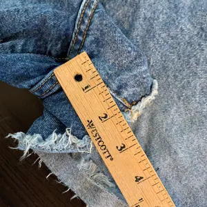 Cotton On High Rise Mom Denim Shorts Medium Wash Blue Size 4 US Frayed Hem thumbnail 10