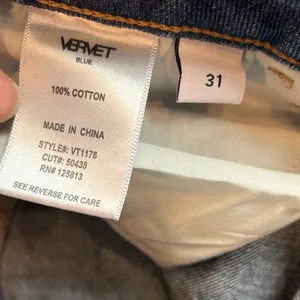 Vervet Casual Distressed Boyfriend Jeans in Light Blue thumbnail 3
