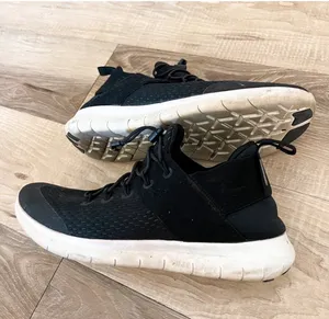 Women’s Nike shoes thumbnail 2