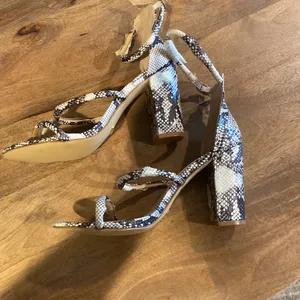 Billini Black and Cream Strappy Heels Size 7 thumbnail 3